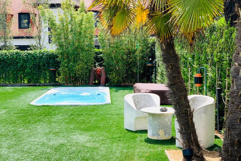 Kunstvolle Designvilla mit Pool in Knokke, Außenansicht