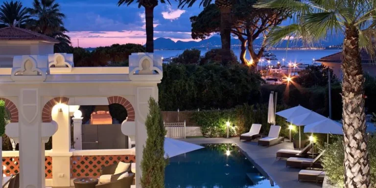 Luxusvilla mieten in Cap d'Antibes, Ferienvilla zur Miete in Cap d'Antibes, Exklusive Villa Cap d'Antibes, Luxus-Ferienhaus in Cap d'Antibes, Villa mit Meerblick mieten in Cap d'Antibes, Luxusvilla mit Pool in Cap d'Antibes, Villa zur Miete in Cap d'Antibes, Private Luxusvilla in Cap d'Antibes, Villa zur Miete Cap d'Antibes mit Concierge, 5-Sterne Villa mieten in Cap d'Antibes, Luxusvilla Cap d'Antibes mit Garten, Villa zur Miete mit Service in Cap d'Antibes.